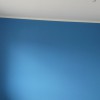 blau gestrichene Wand